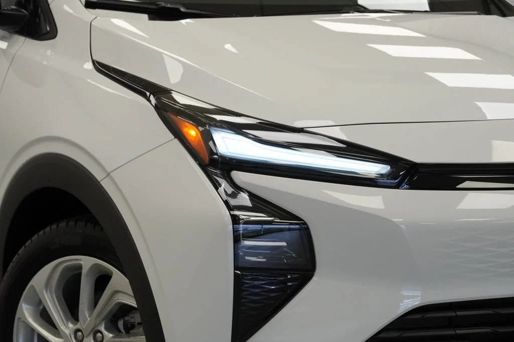 New 2027 Summit White Chevrolet LT image 30