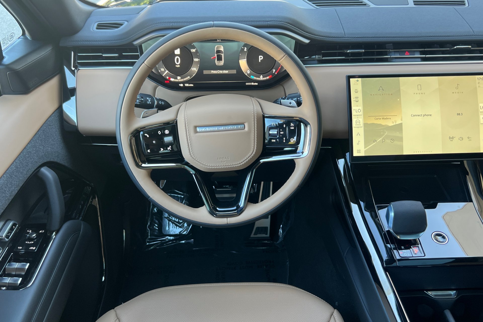 New 2026 Santorini Black Land Rover Dynamic SE image 16