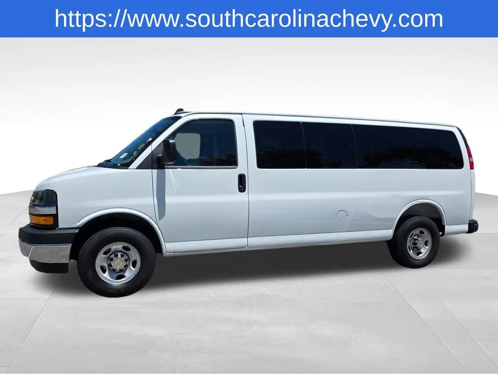 Used 2025 Summit White Chevrolet 1LT image 31