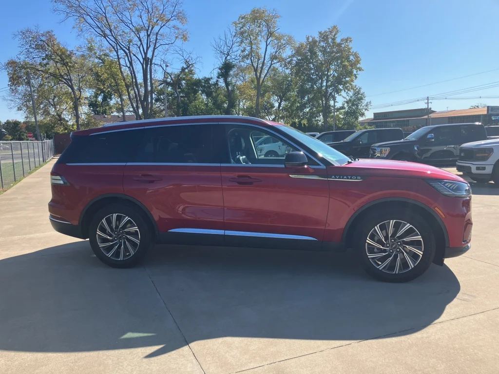 Used 2026 Red Carpet Metallic Tinted Clearcoat Lincoln Premiere image 5