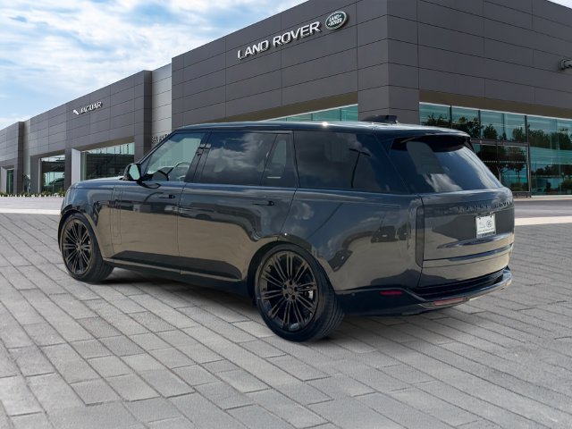 New 2026 Carpathian Grey Land Rover SE image 3