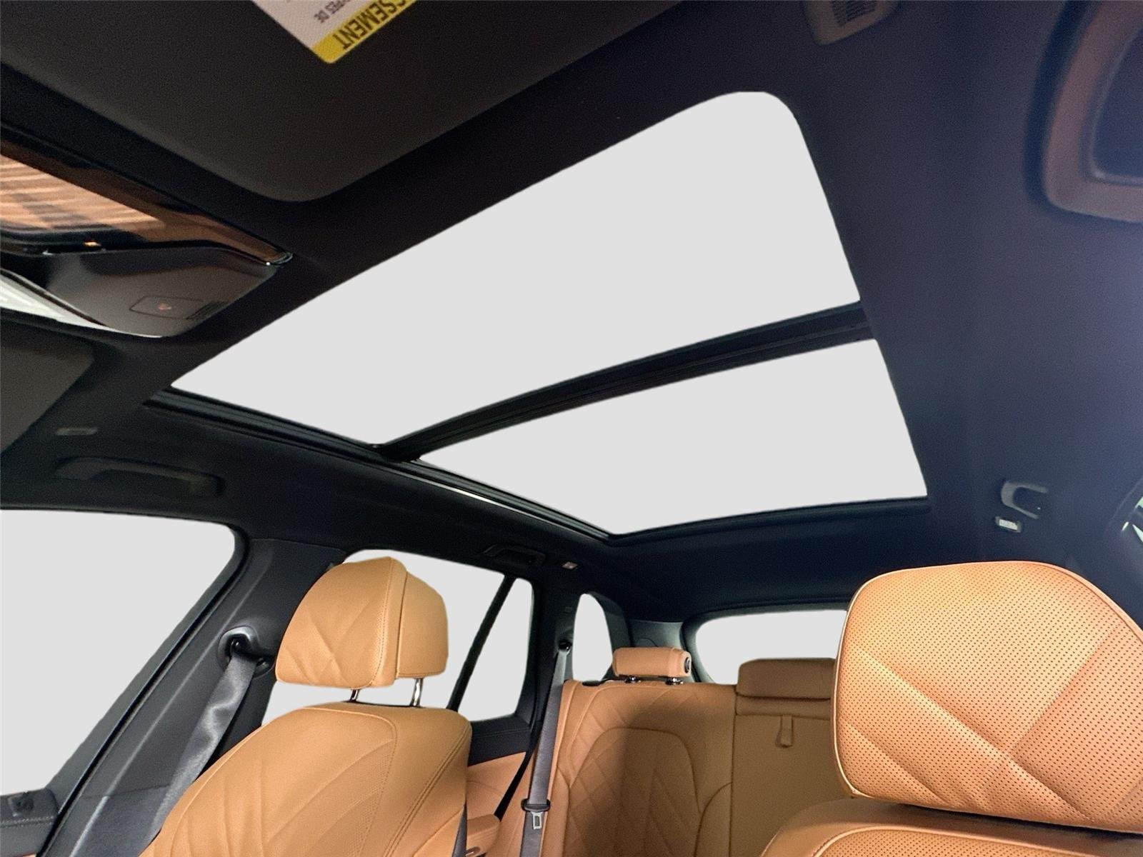 New 2026 Mineral White Metallic BMW xDrive50e image 23