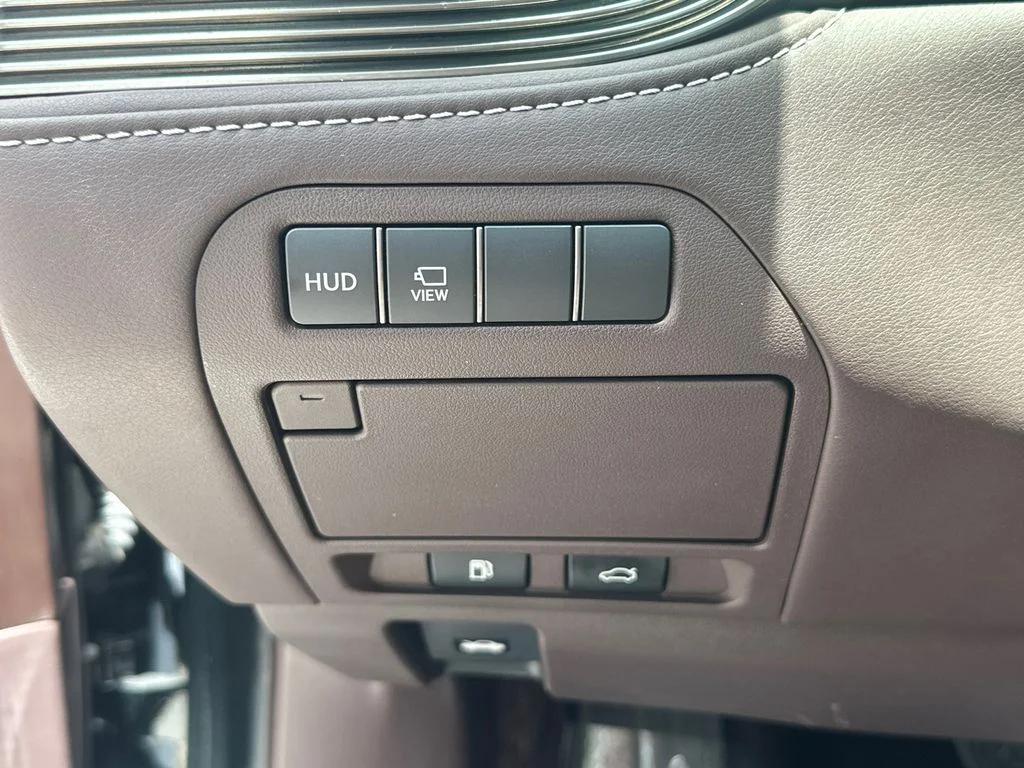 Used 2018  Lexus 500 Base image 30