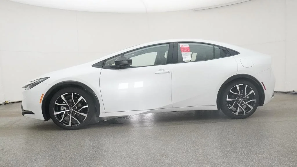 New 2026 Wind Chill Pearl Toyota XSE Premium image 25