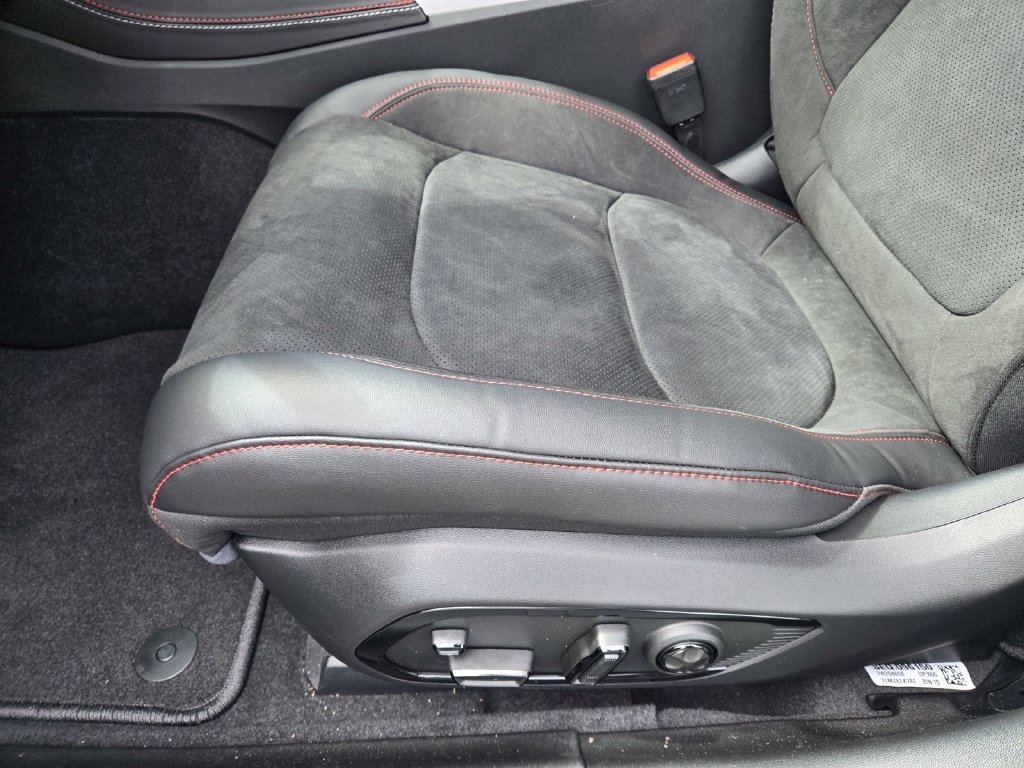 New 2026 Diamond Black Crystal Pearlcoat Dodge R/T Plus image 9