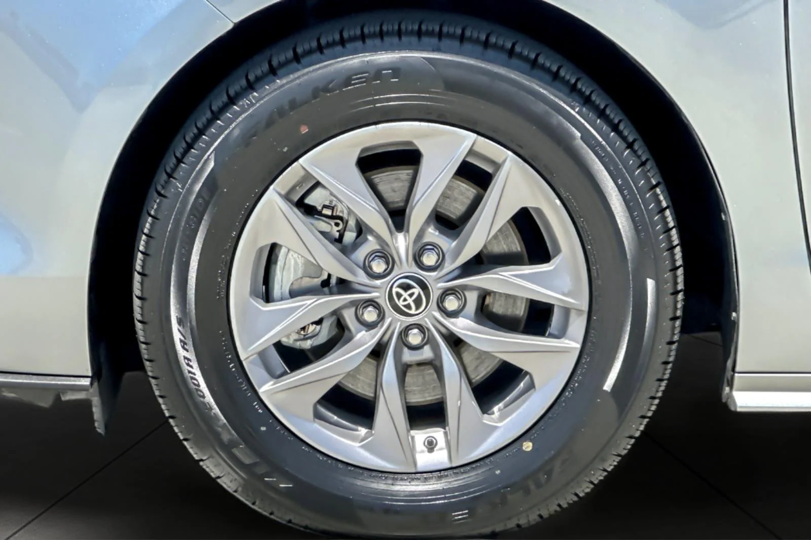 Used 2022 CELESTIAL SILVER MET Toyota XLE image 27