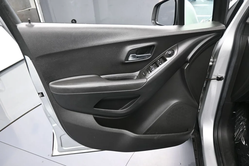 Used 2017 Silver Ice Metallic Chevrolet LS image 12