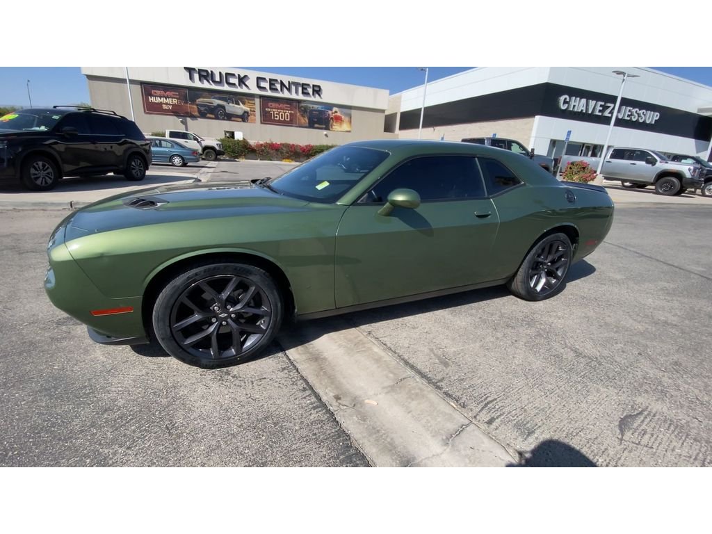 Used 2021 F8 Green Dodge SXT image 4