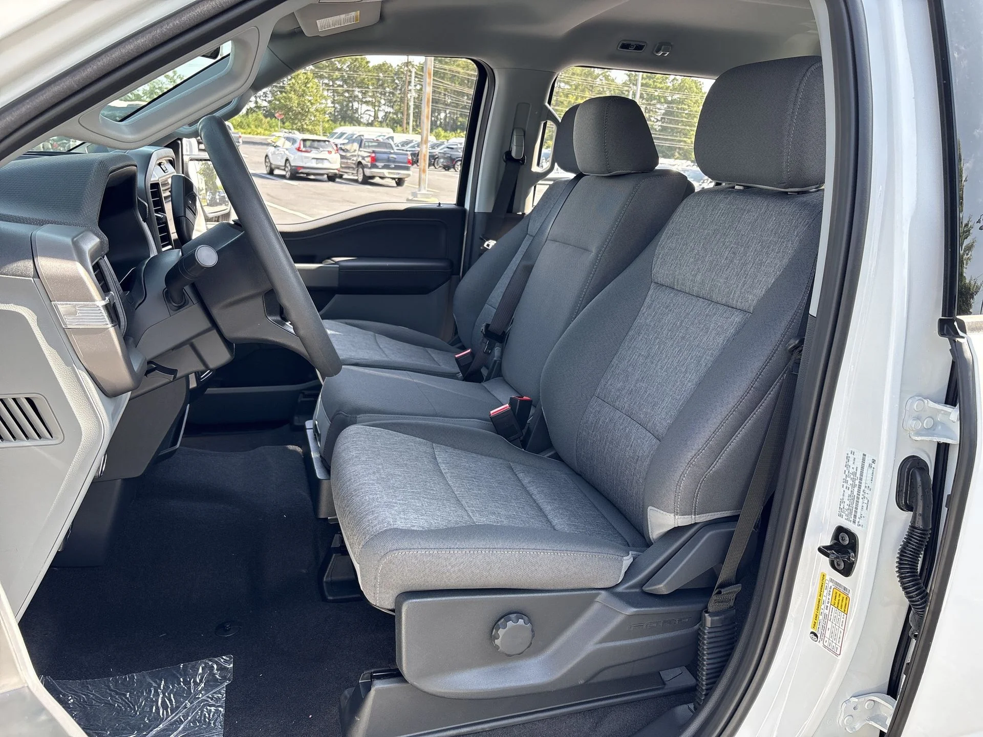 New 2026 Oxford White Ford XLT image 14