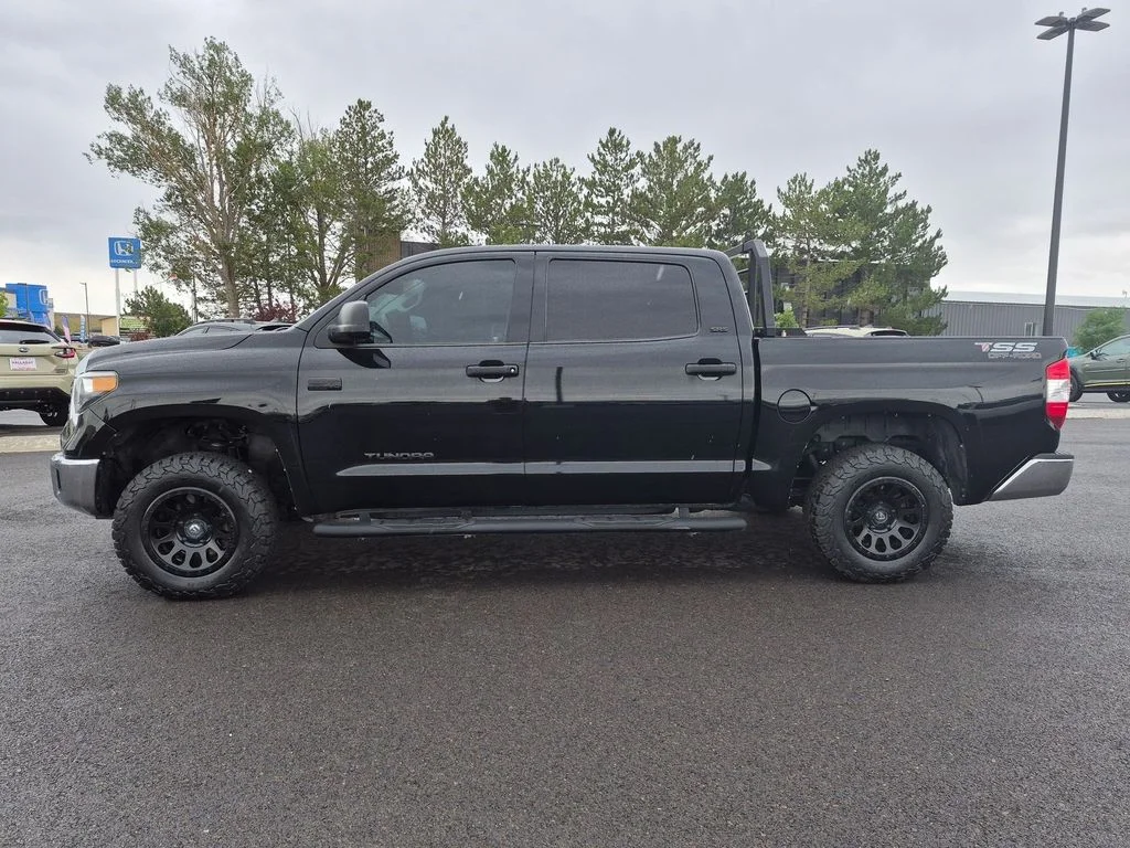 Used 2019 Midnight Black Metallic Toyota SR5 image 9
