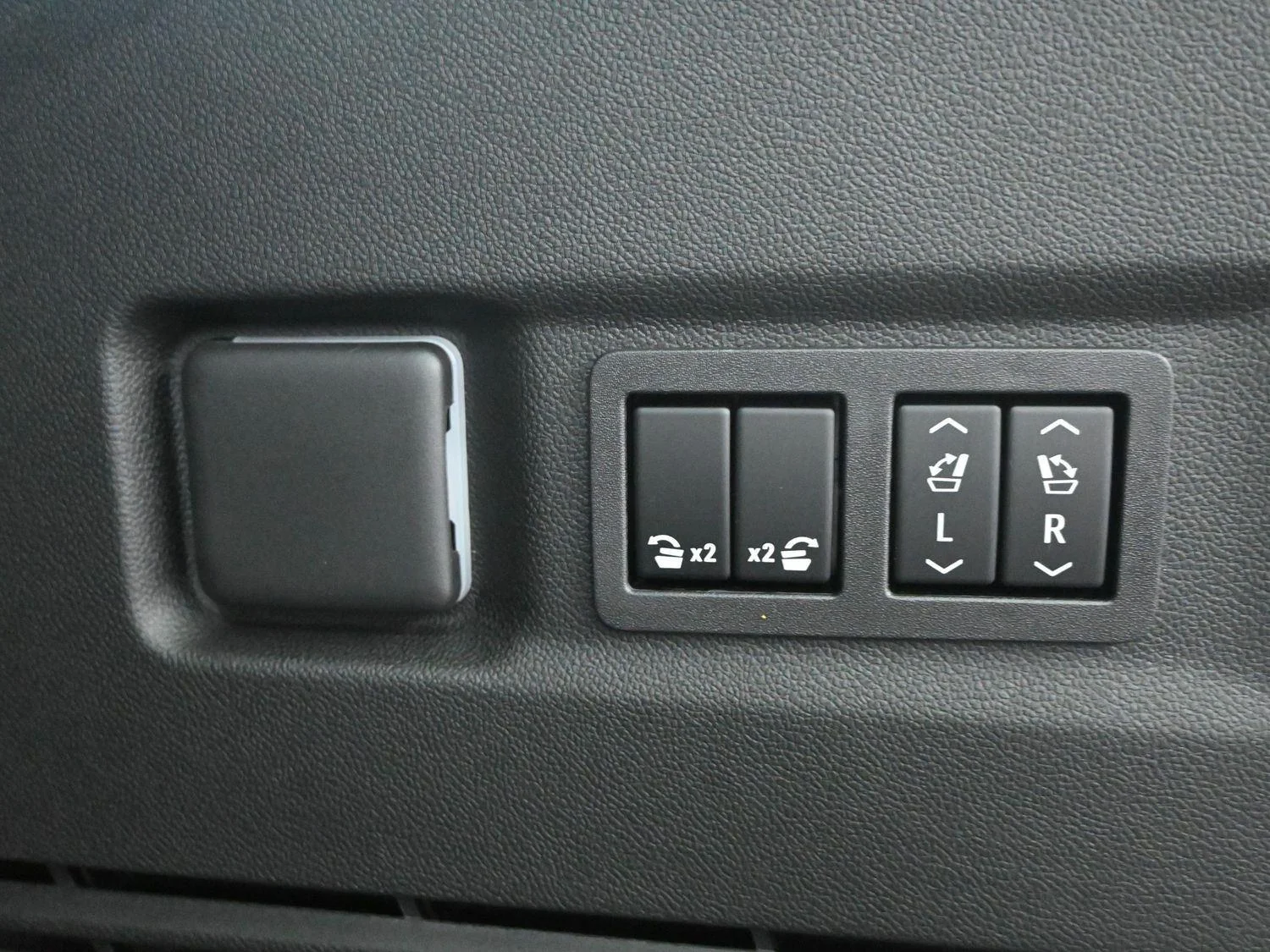 2026 Chevrolet Suburban Premier - Photo 21