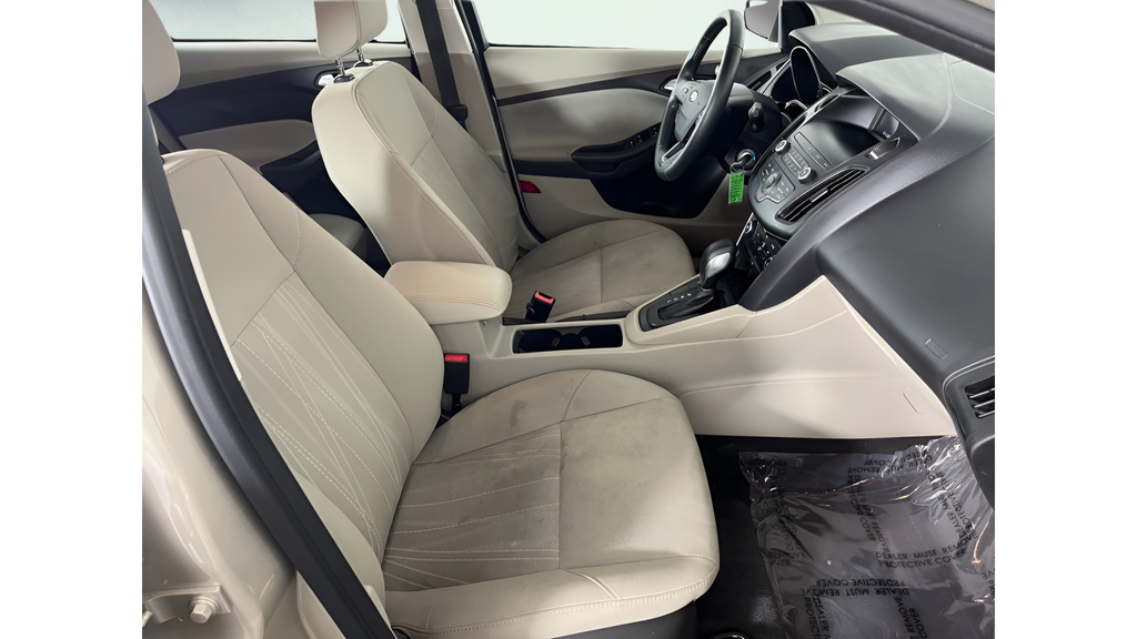 2018 Ford Focus SE - Photo 16
