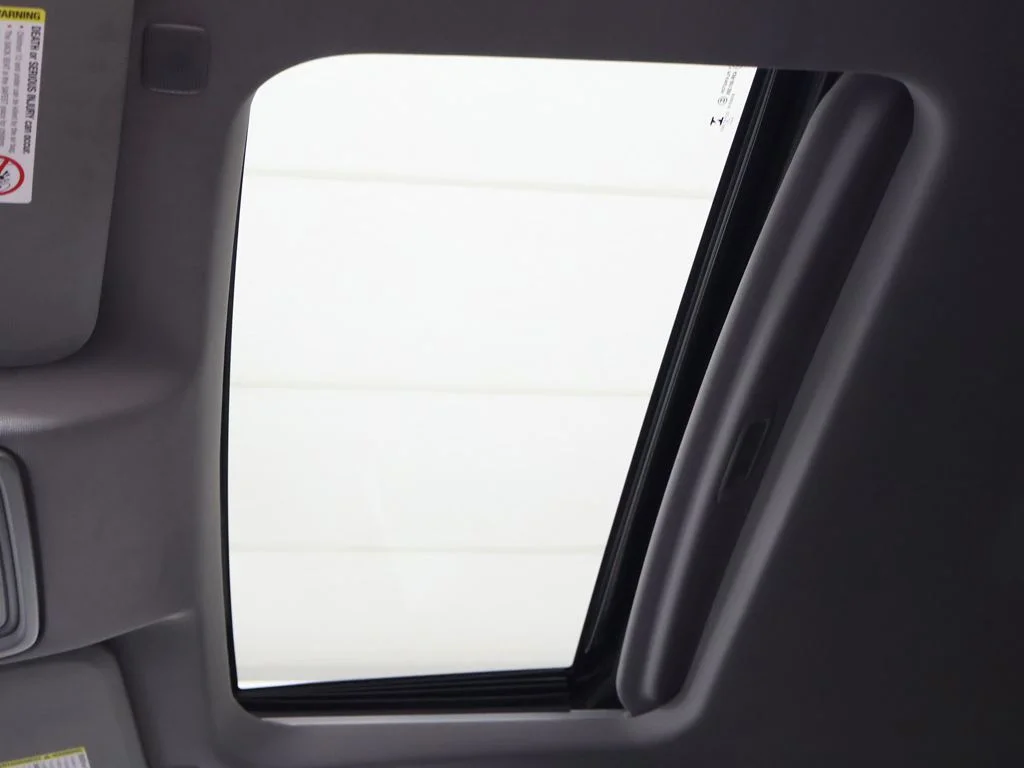Used 2022 Summit White Chevrolet LTZ image 24