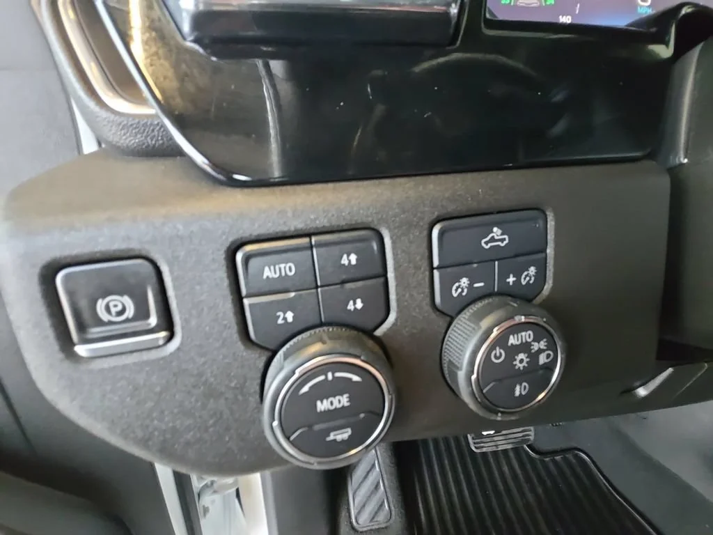 Used 2025 Summit White Chevrolet RST image 26