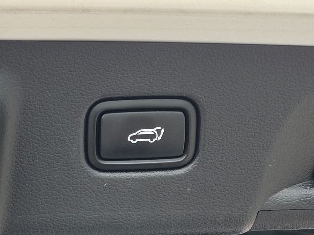 Used 2021 White Hyundai SEL image 27