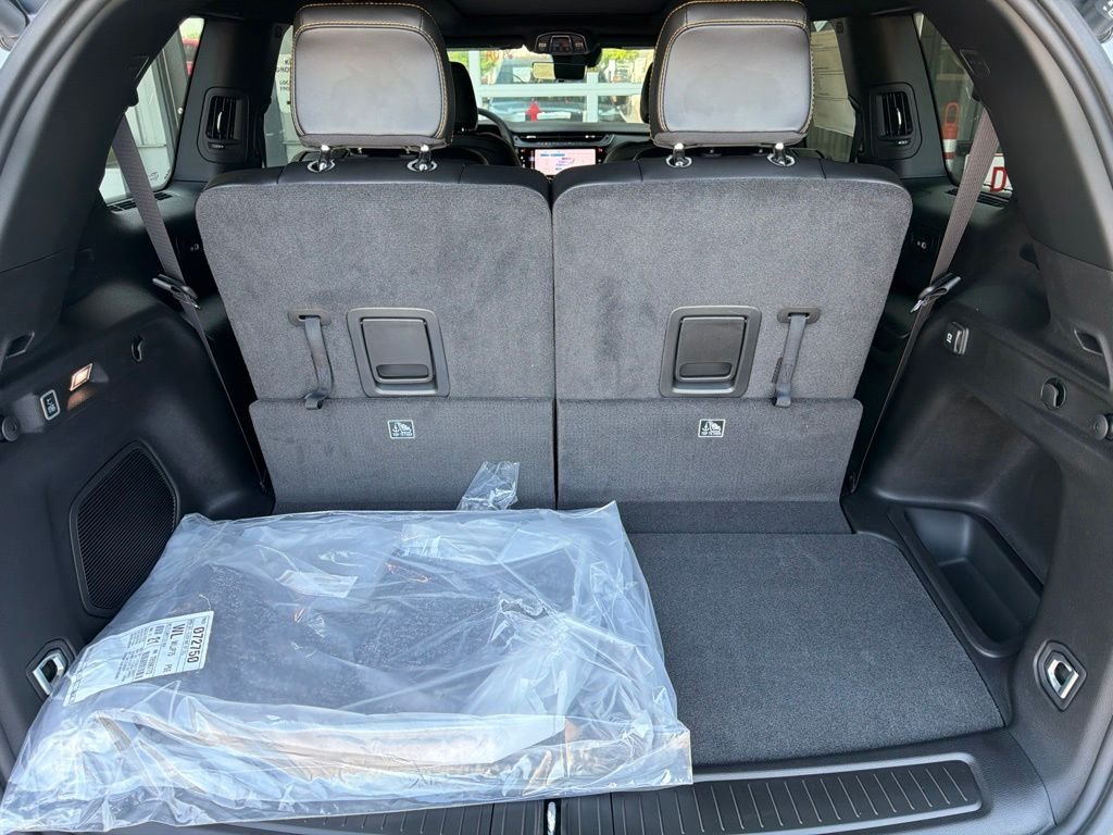New 2026 Silver Zynith Exterior Paint Jeep Limited image 43