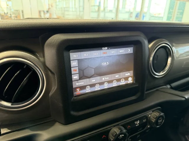 Used 2018 Silver Jeep Unlimited Sahara image 10