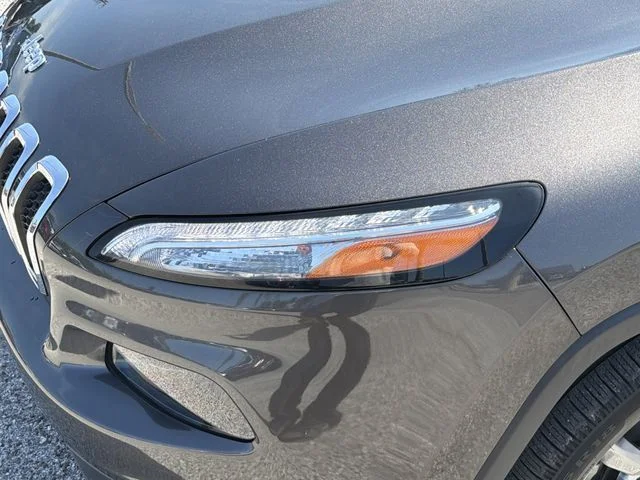 Used 2018 Gray Jeep Limited image 7