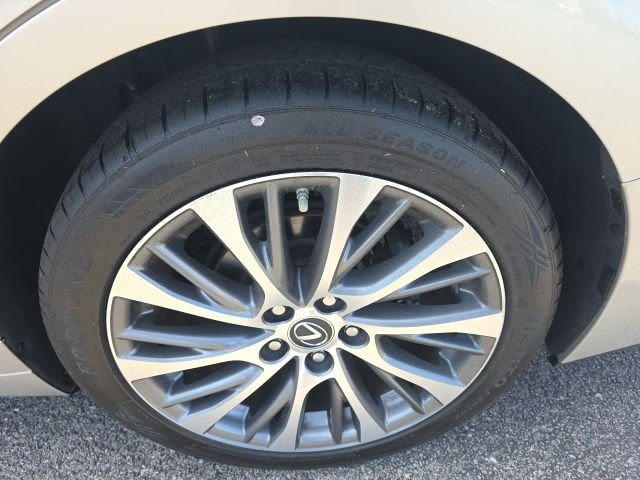 2019 Lexus ES 350 - Photo 7