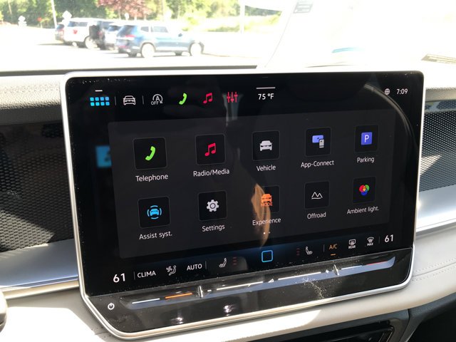 New 2026 Deep Black Pearl Volkswagen SE image 17