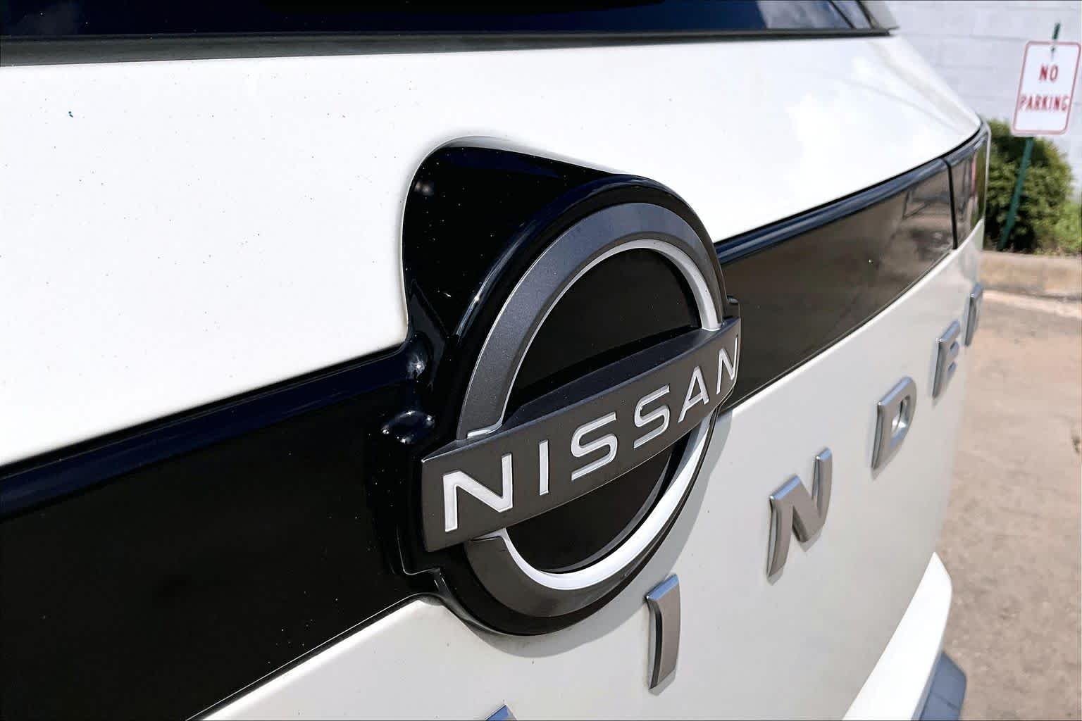 Used 2024 Pearl White Tricoat Nissan SL image 31