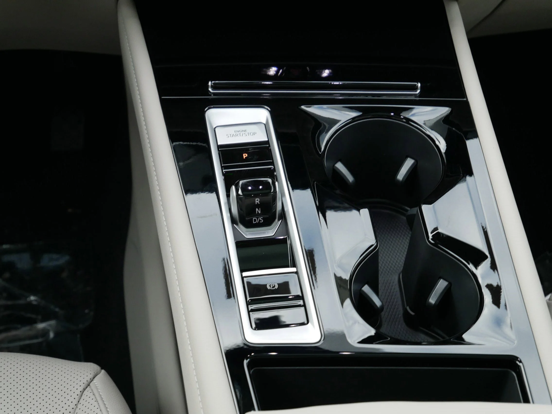 2026 Volkswagen Atlas SE w/Tech - Photo 11