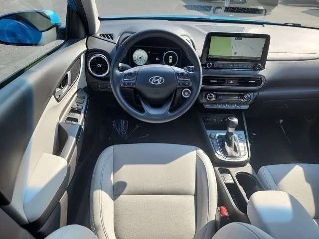 Used 2022 Green Hyundai Limited image 11