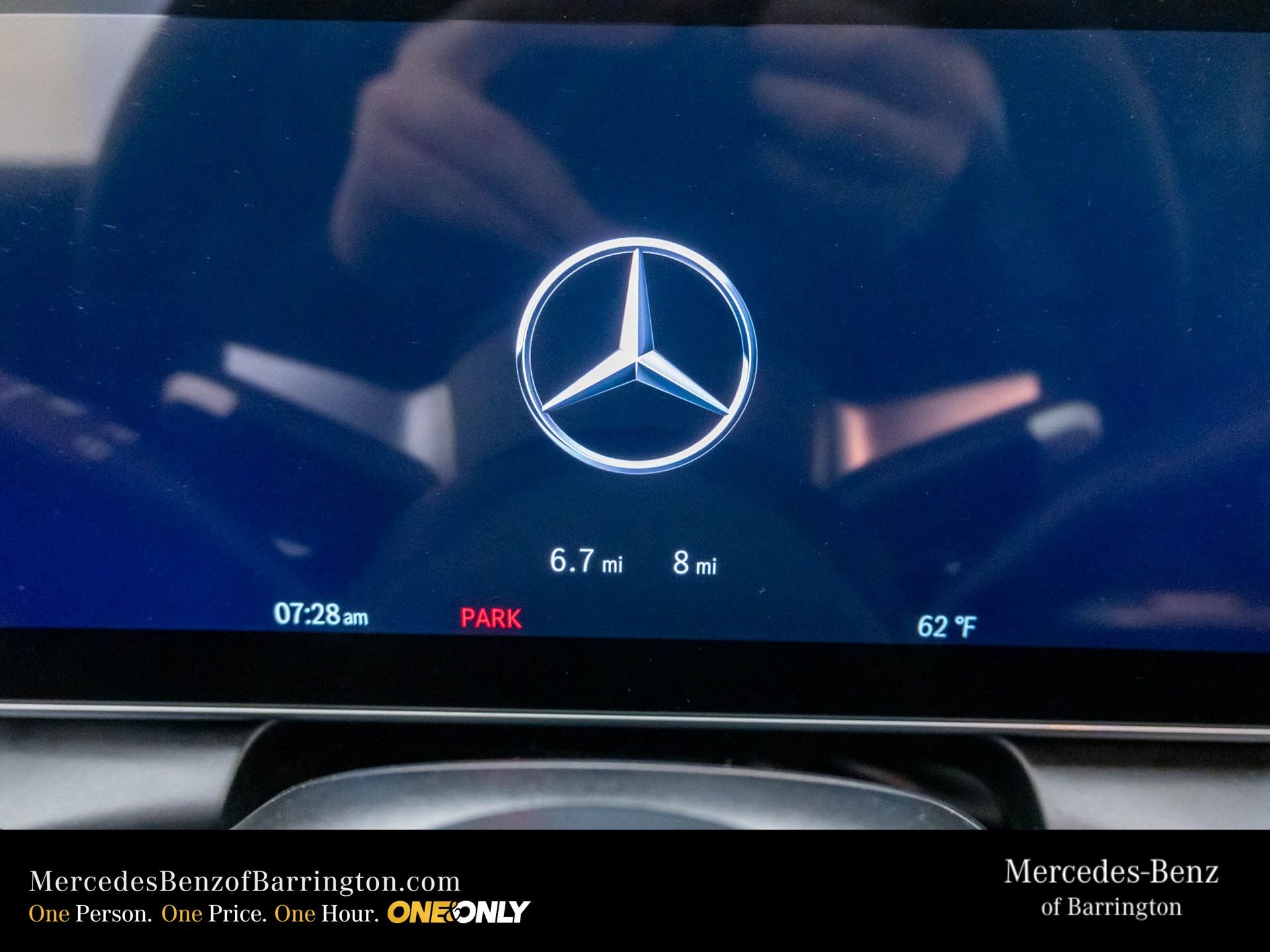 New 2026 MANUFAKTUR Moonlight White Metallic Mercedes-Benz GLC 300 image 23
