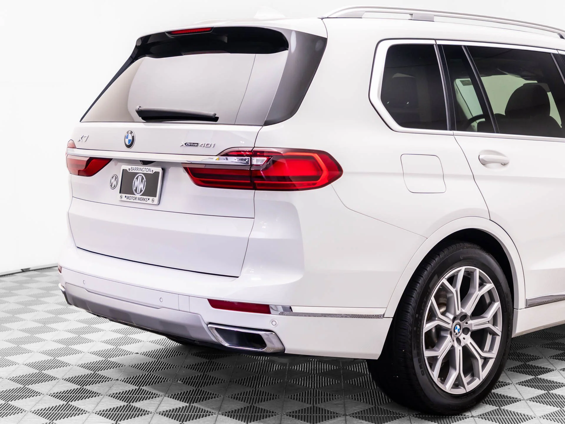 Used 2020 White BMW xDrive40i image 36