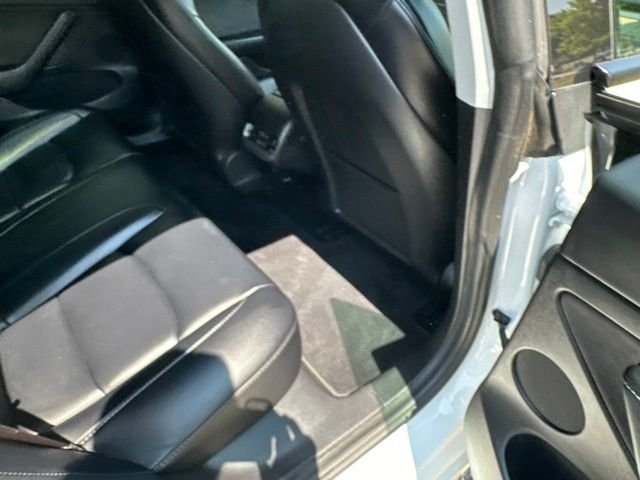 Used 2021  Tesla Standard Range Plus image 17