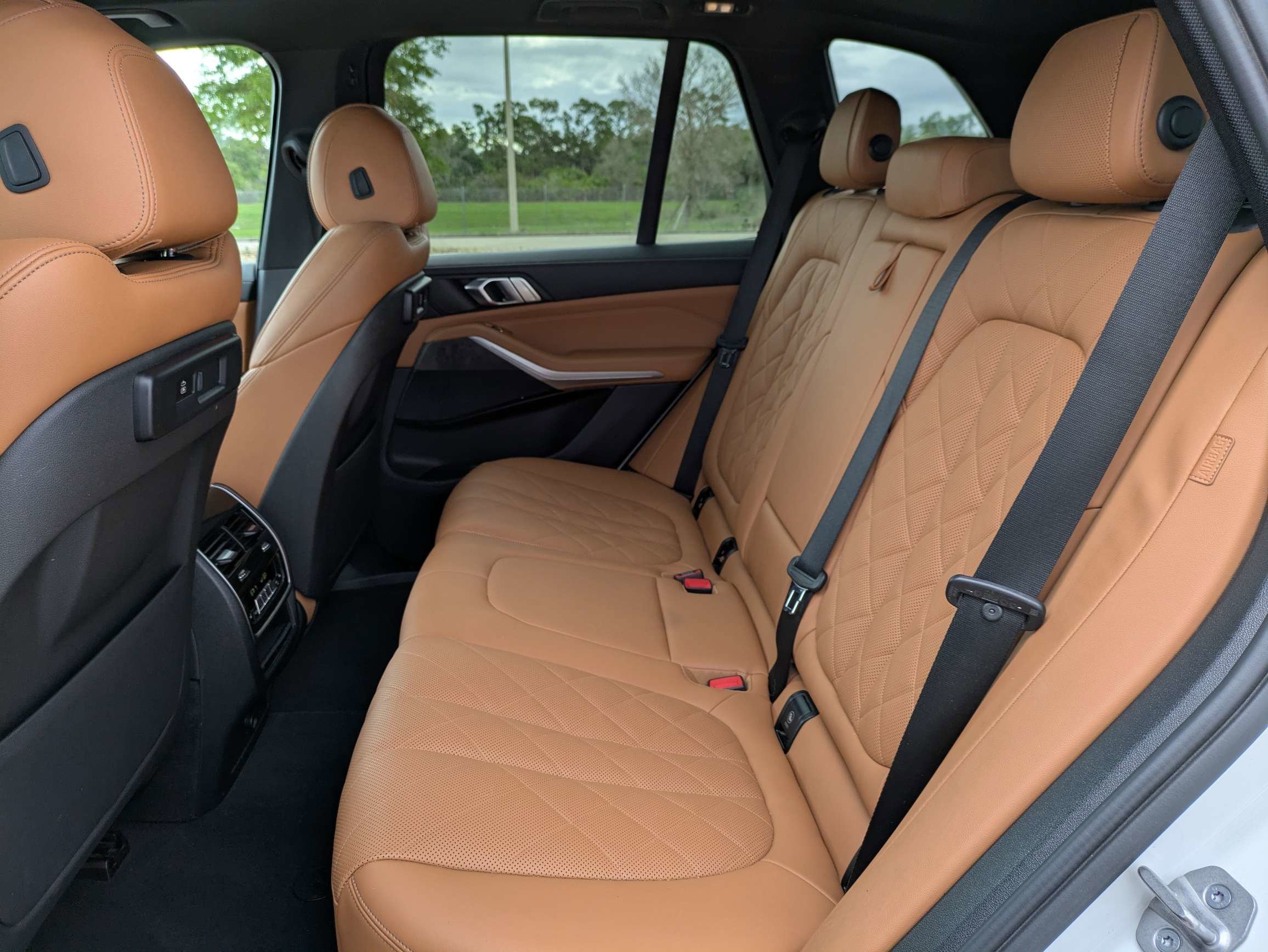 Used 2023 Mineral White Metallic BMW xDrive40i image 20