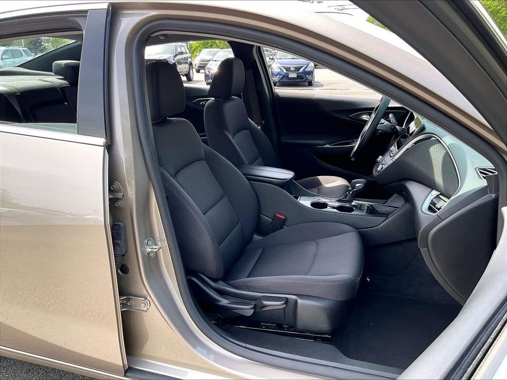 Used 2024 Gray Chevrolet LT image 11
