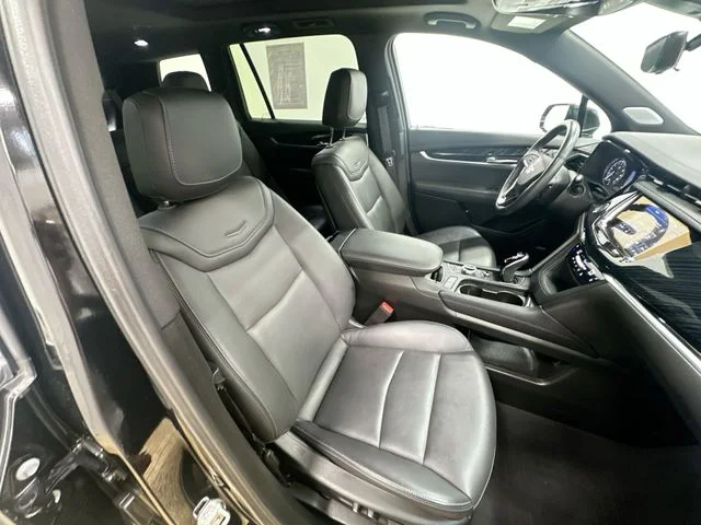 Used 2024  Cadillac Premium Luxury image 29