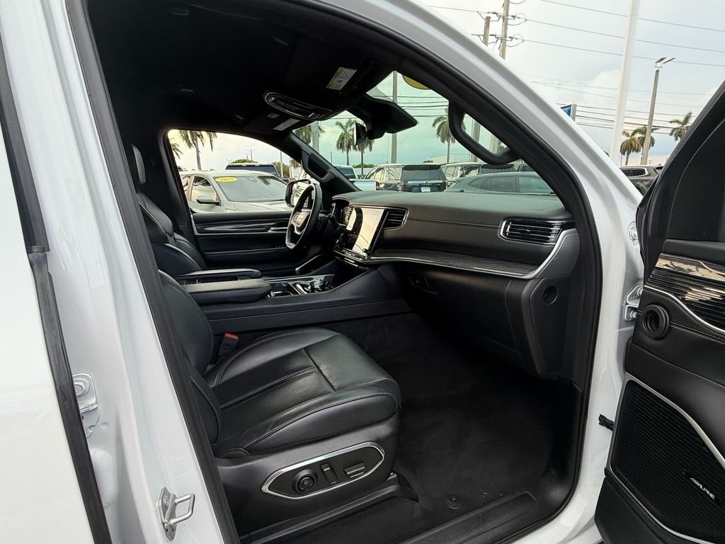 Used 2022 White Jeep Series II image 19