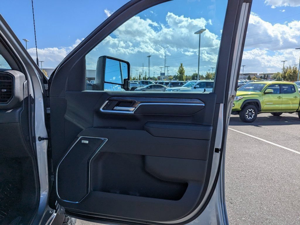 2026 Chevrolet Silverado 3500HD LTZ - Photo 43