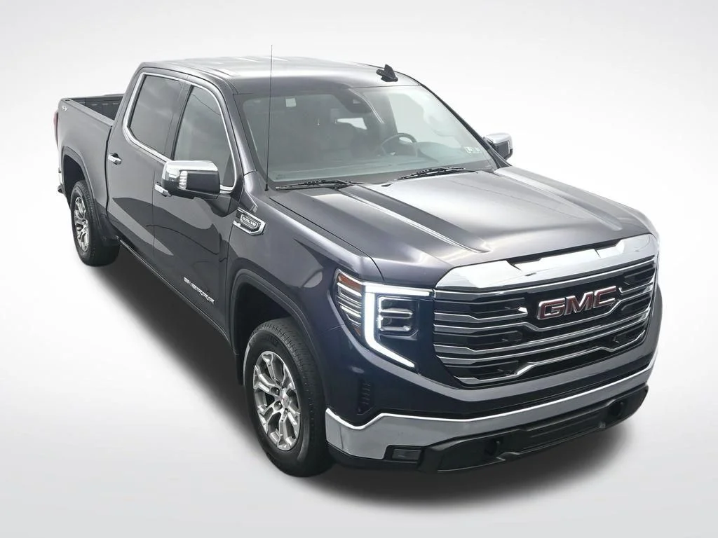 Used 2025 Silver GMC SLT image 31