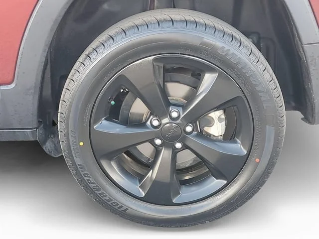 Used 2020 Velvet Red Pear Jeep Altitude image 30