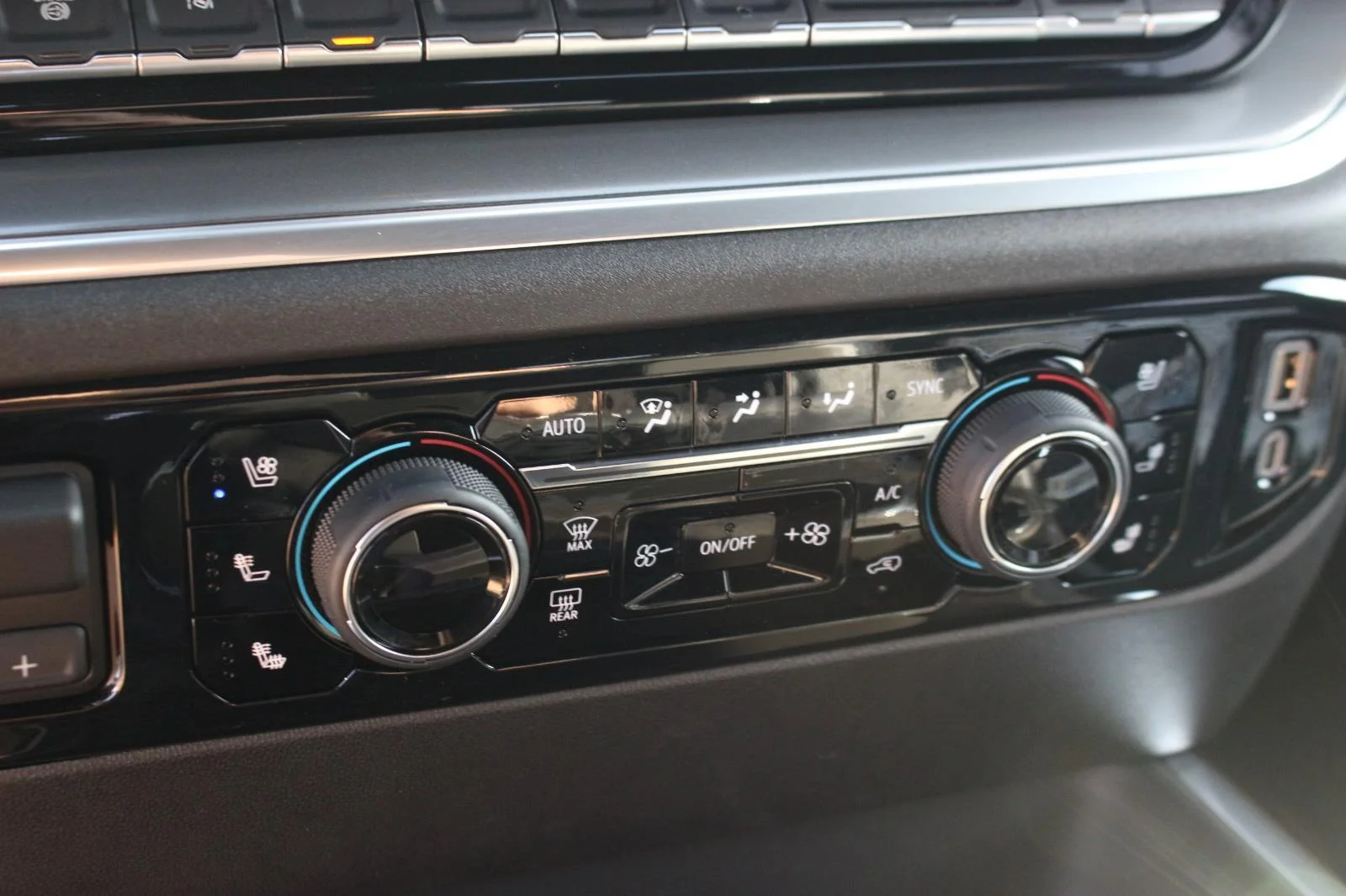 Used 2025 Black Chevrolet High Country image 26