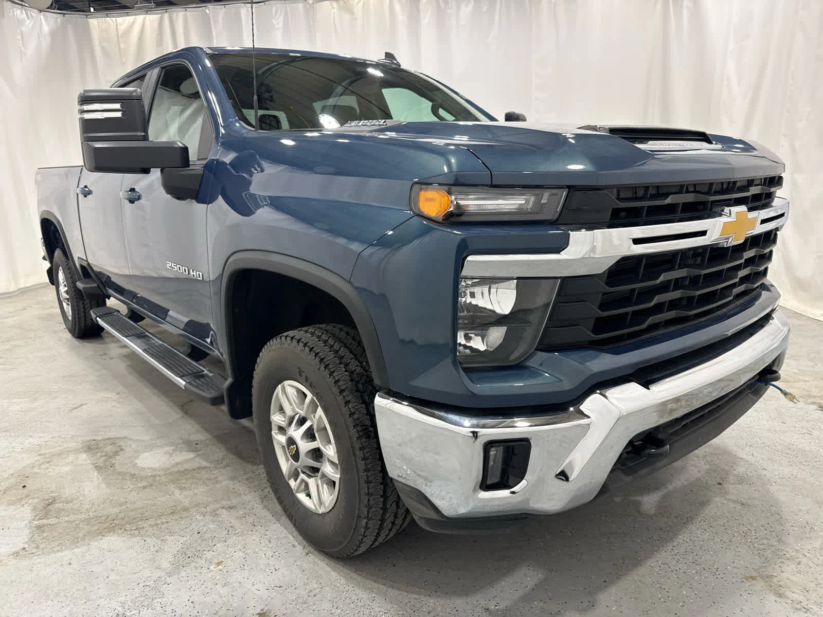 Used 2026 Lakeshore Blue Metallic Chevrolet LT image 7