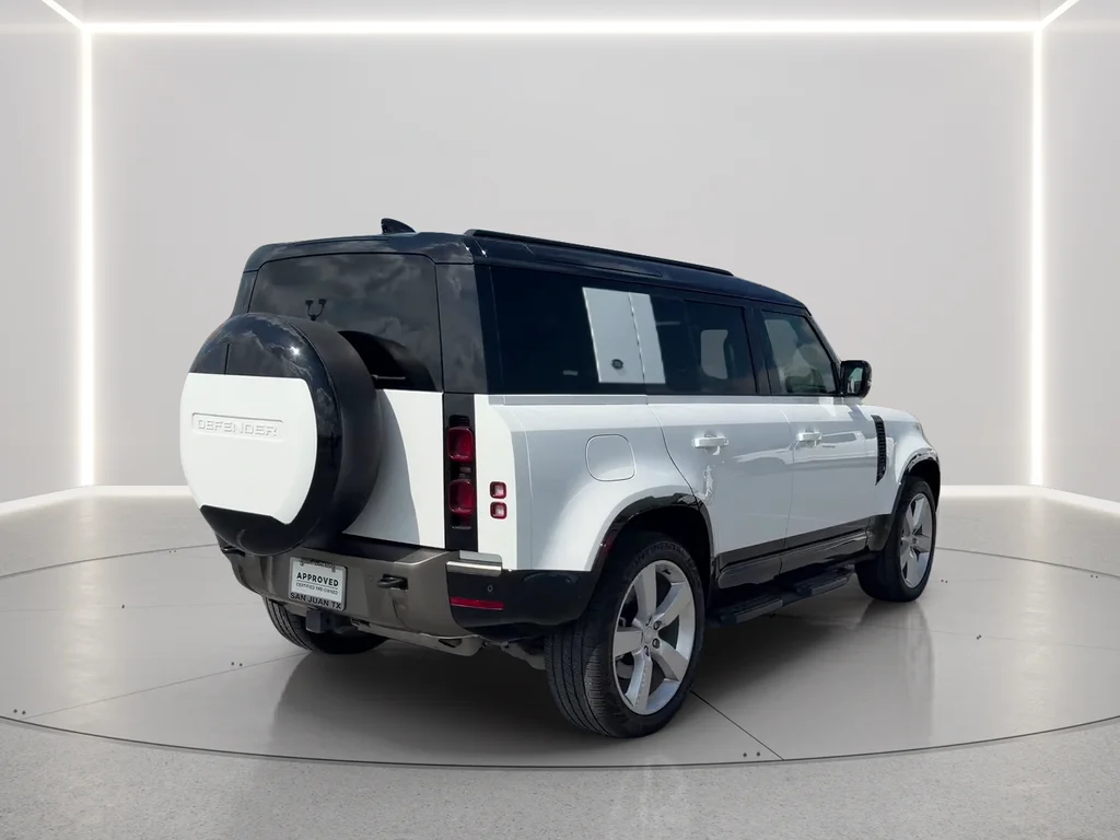 Used 2024  Land Rover X-Dynamic SE image 5