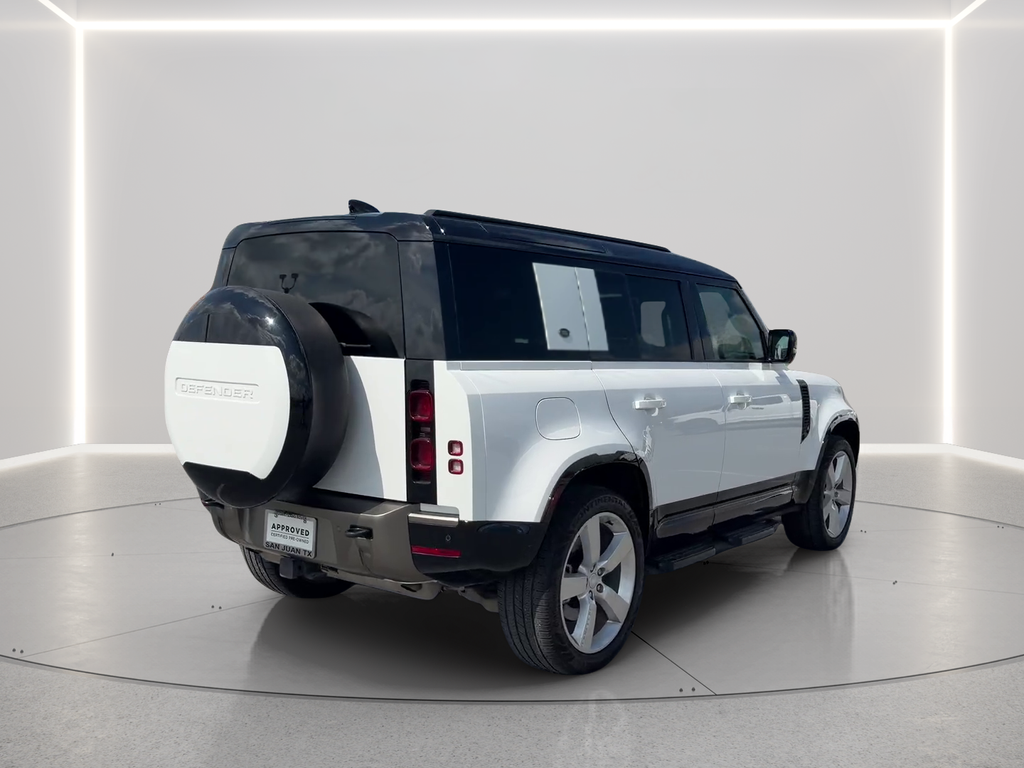 Used 2024 Fuji White Land Rover X-Dynamic SE image 5