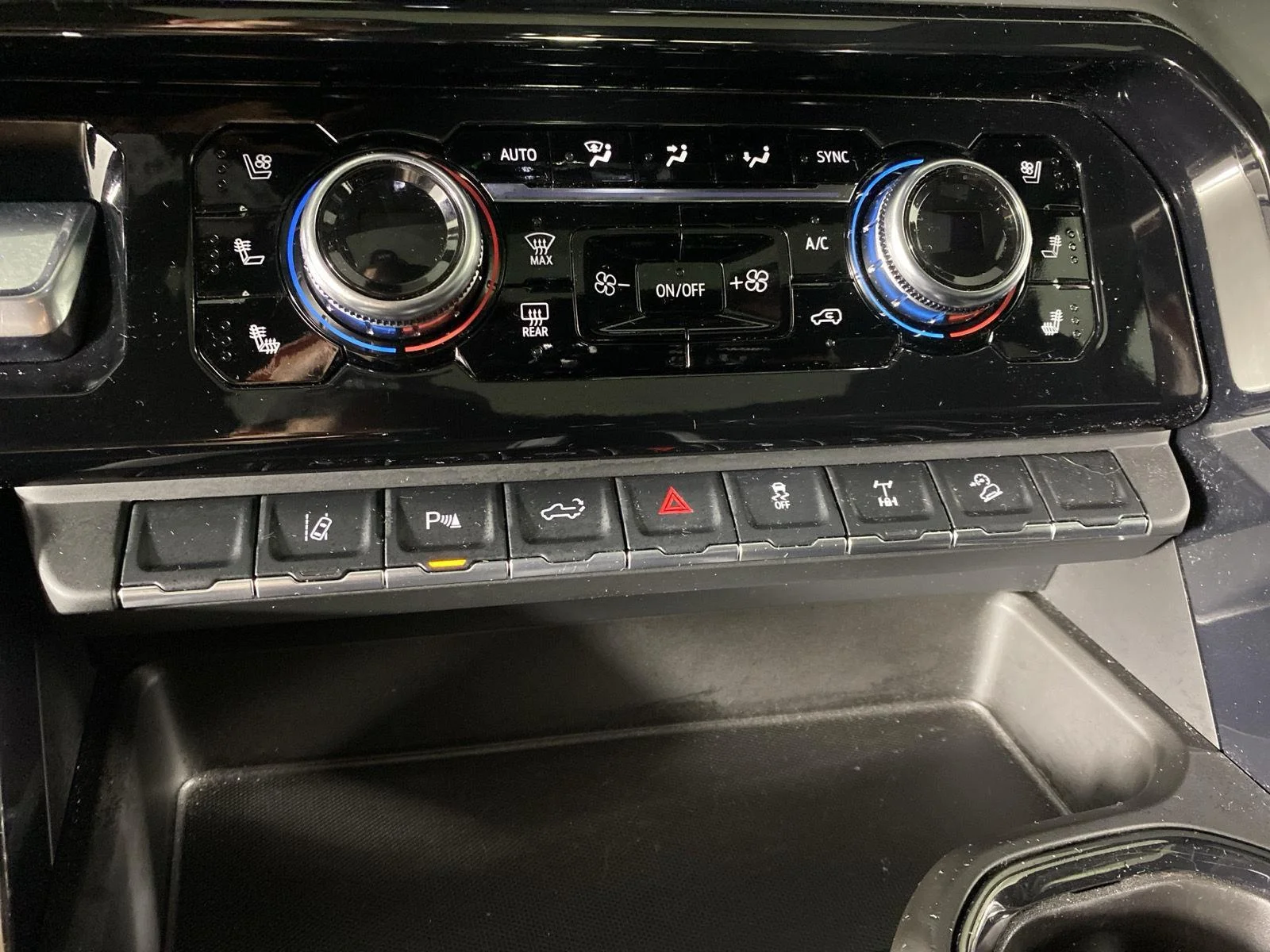 Used 2025 Onyx Black GMC AT4X image 20
