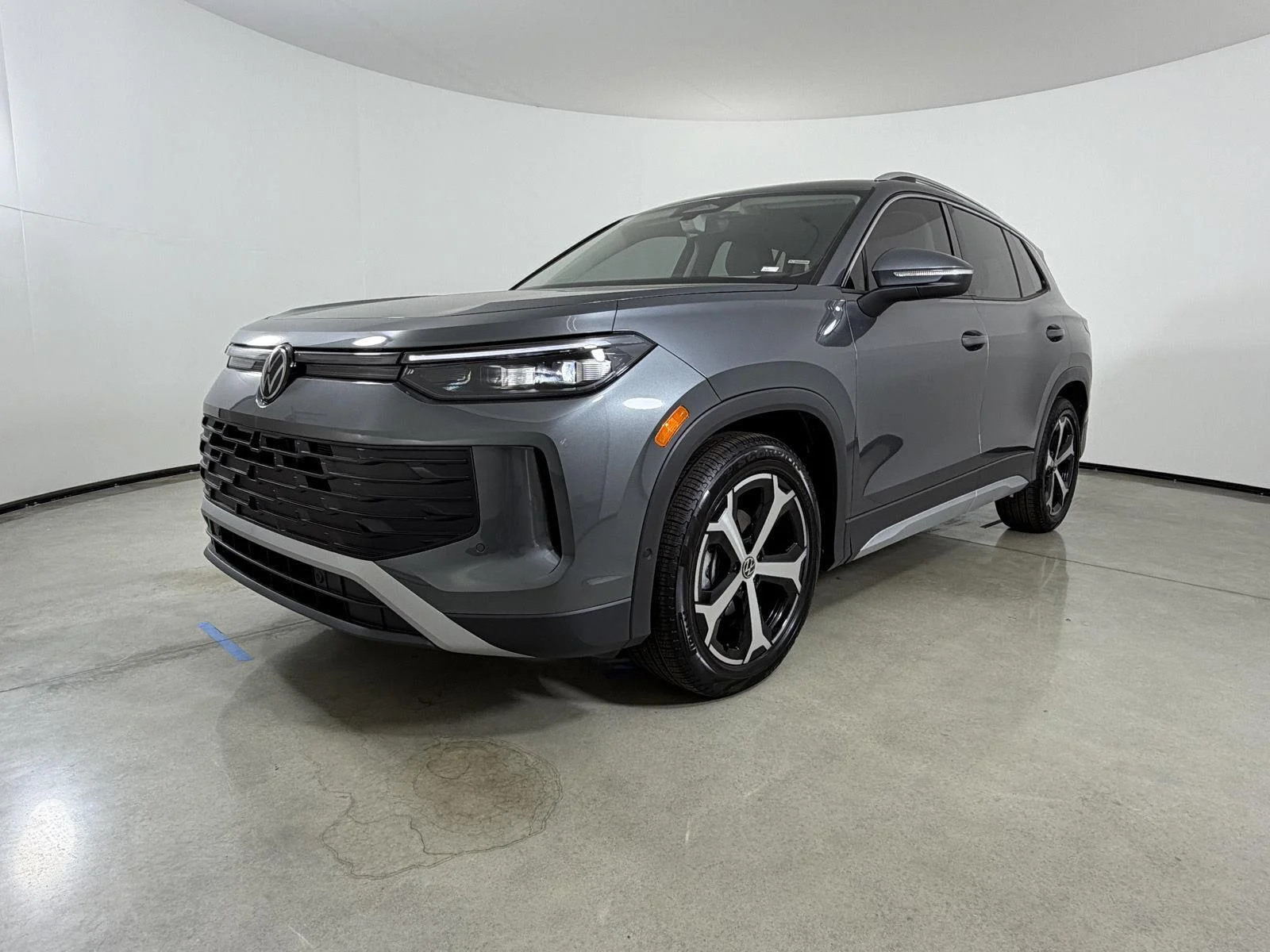 New 2026 Platinum Gray Metallic Volkswagen SE image 1