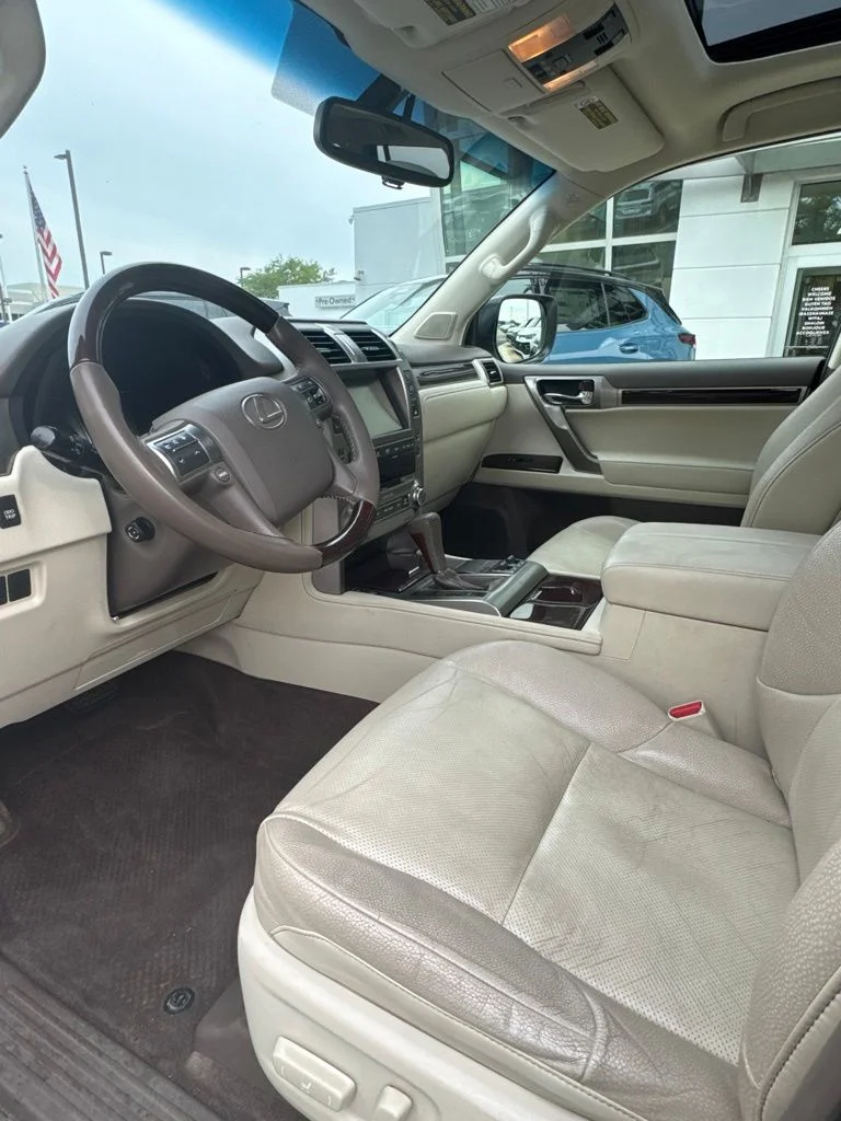 Used 2014 Starfire Pearl Lexus 460 image 15
