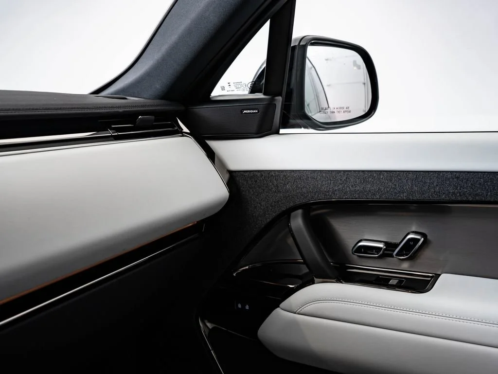 New 2026 Carpathian Grey Land Rover SE image 39