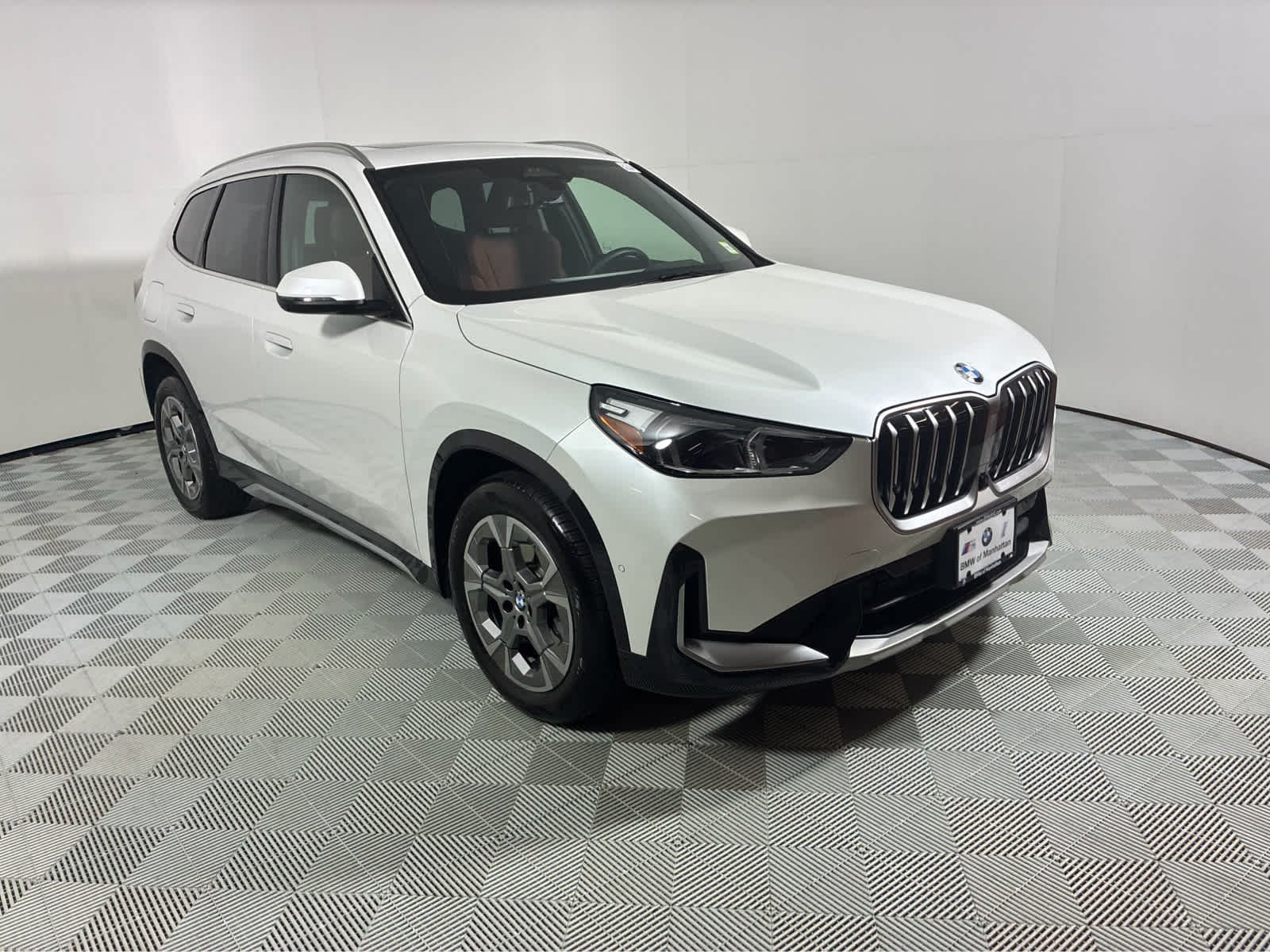 Used 2026 Mineral White Metallic BMW xDrive28i image 5