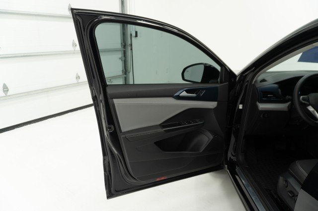 Used 2024 BLACK Volkswagen SE image 16