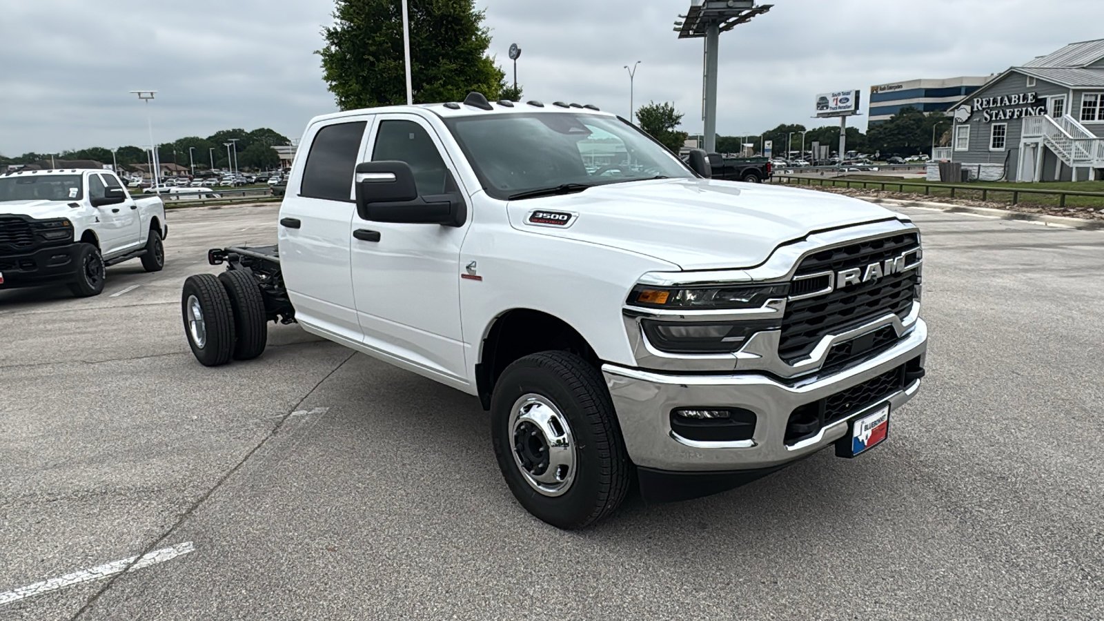 New 2026 Bright White Clear-Coat Exterior Paint RAM Tradesman image 3