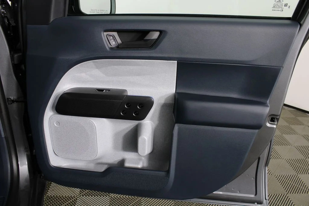 New 2026 Oxford White Ford XLT image 8