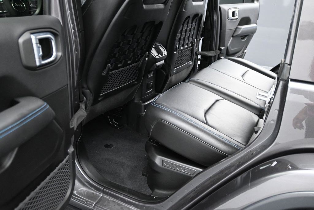 Used 2021 Granite Crystal Metallic Clearcoat Jeep Unlimited Rubicon image 9